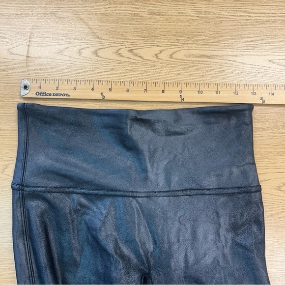 Spanx faux leather shaping leggings medium petite - Picture 4 of 5